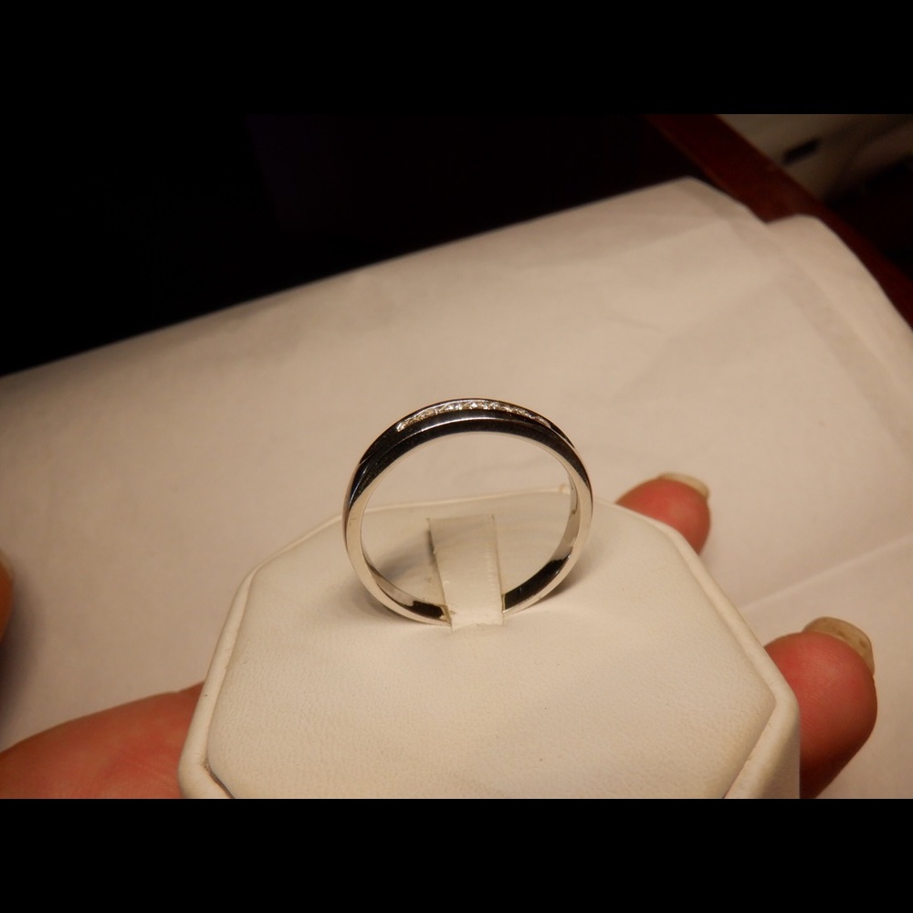 14k white gold stamped round diamonds - Picture 2 of 4